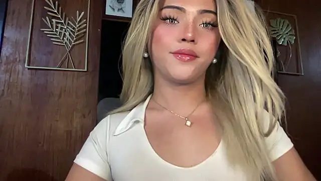 Snapshot of calimonroe chatting on 01/08/26, 06:43 calimonroe online show from 01/08/26, 06:43