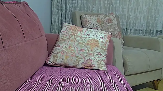 Snapshot of true2_couple chatting on 11/30/25, 10:03 true2 couple online show from 11/30/25, 10:03