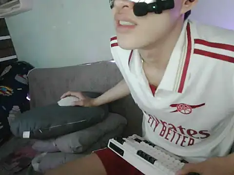 boyhigh1997 online show from 10/20/25, 04:51