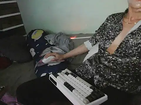 boyhigh1997 online show from 10/21/25, 07:53