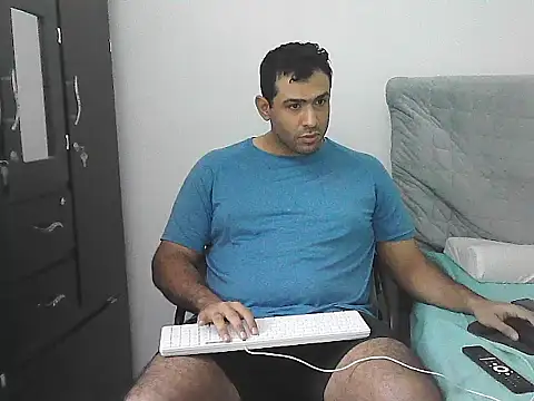 Snapshot of morenocabro10 chatting on 04/23/26, 09:39 morenocabro10 online show from 04/23/26, 09:39