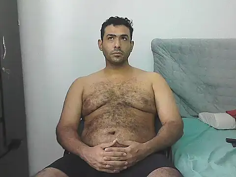 Snapshot of morenocabro10 chatting on 04/26/26, 05:32 morenocabro10 online show from 04/26/26, 05:32