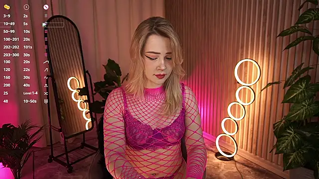 LauraWifeness online show from 03/19/26, 06:06