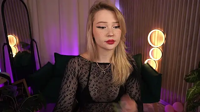 LauraWifeness online show from 04/17/26, 06:38