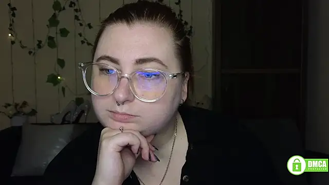 Snapshot of Alicia_love00 chatting on 03/03/26, 06:30 Alicia love00 online show from 03/03/26, 06:30