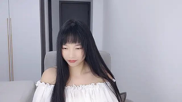 Snapshot of Lisa-3333 chatting on 10/17/25, 02:30 Lisa-3333 online show from 10/17/25, 02:30