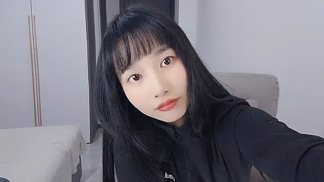 Snapshot of Lisa-3333 chatting on 11/10/25, 01:43 Lisa-3333 online show from 11/10/25, 01:43