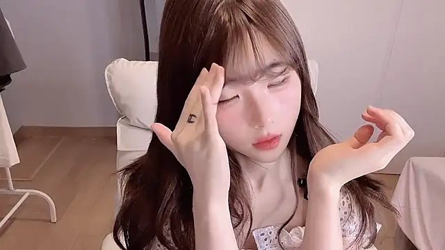 gougou77 online show from 06/06/26, 10:42