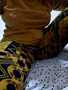 Snapshot of Noursixi89 chatting on 11/19/25, 09:37 Noursixi89 online show from 11/19/25, 09:37