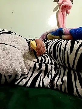 Snapshot of Noursixi89 chatting on 12/14/25, 11:31 Noursixi89 online show from 12/14/25, 11:31