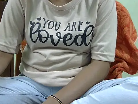 Snapshot of CHAMELI4747 chatting on 09/24/25, 09:23 CHAMELI4747 online show from 09/24/25, 09:23