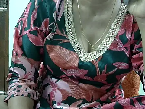 Snapshot of CHAMELI4747 chatting on 10/06/25, 08:12 CHAMELI4747 online show from 10/06/25, 08:12