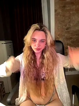 Snapshot of Chloe_Ravens chatting on 10/07/25, 08:06 Chloe Ravens online show from 10/07/25, 08:06