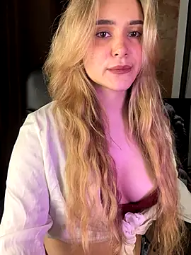 Snapshot of Chloe_Ravens chatting on 10/11/25, 08:07 Chloe Ravens online show from 10/11/25, 08:07