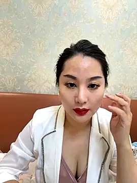 Snapshot of Candice888 chatting on 11/10/25, 11:42 Candice888 online show from 11/10/25, 11:42