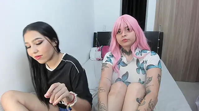 Snapshot of aria_and_tammy chatting on 11/29/25, 07:44 aria and tammy online show from 11/29/25, 07:44