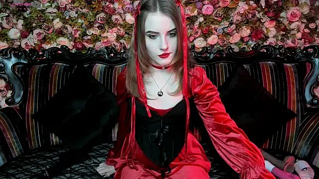 Snapshot of EllieMori chatting on 12/14/25, 08:30 EllieMori online show from 12/14/25, 08:30