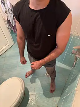 Snapshot of Cruel00 chatting on 09/26/25, 10:52 Cruel00 online show from 09/26/25, 10:52