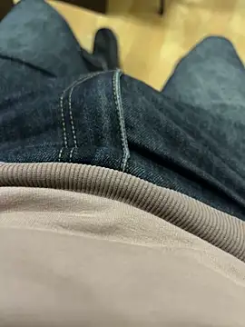 Snapshot of Cruel00 chatting on 11/26/25, 01:12 Cruel00 online show from 11/26/25, 01:12