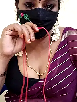 Snapshot of yoga-mithraa chatting on 11/18/25, 03:49 yoga-mithraa online show from 11/18/25, 03:49