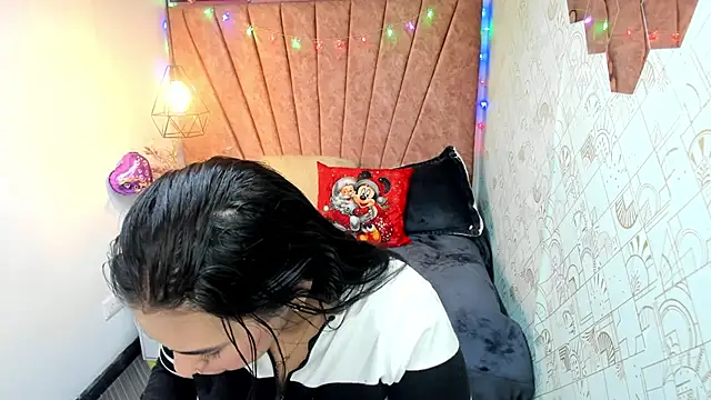 Lia Blake  online show from 12/15/25, 12:42