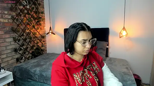 Lia Blake  online show from 03/06/26, 12:01