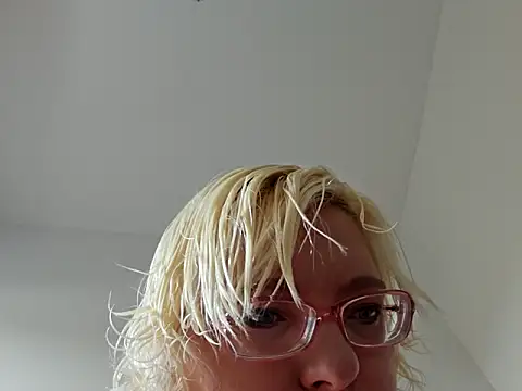 VikaKing online show from 11/28/25, 09:45