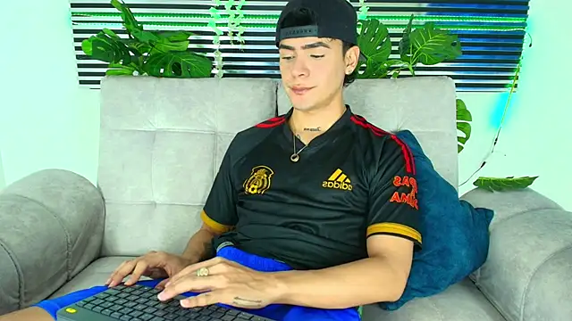 CamiiGuzmanX online show from 02/02/26, 08:07