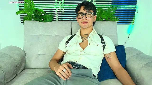 CamiiGuzmanX online show from 02/04/26, 07:42