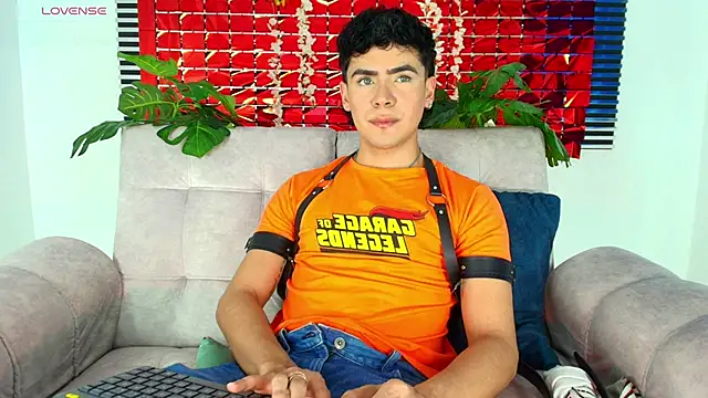 CamiiGuzmanX online show from 02/16/26, 07:54