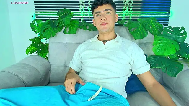 CamiiGuzmanX online show from 03/16/26, 08:13