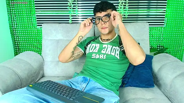 CamiiGuzmanX online show from 03/18/26, 09:18