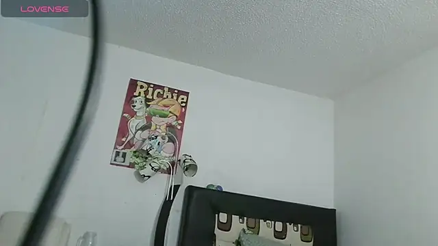 Snapshot of Thomasjons_ chatting on 06/08/26, 01:39 Thomasjons online show from 06/08/26, 01:39
