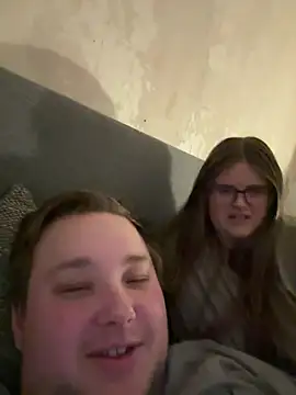 Snapshot of CurvyPaar2 chatting on 02/17/26, 06:14 CurvyPaar2 online show from 02/17/26, 06:14