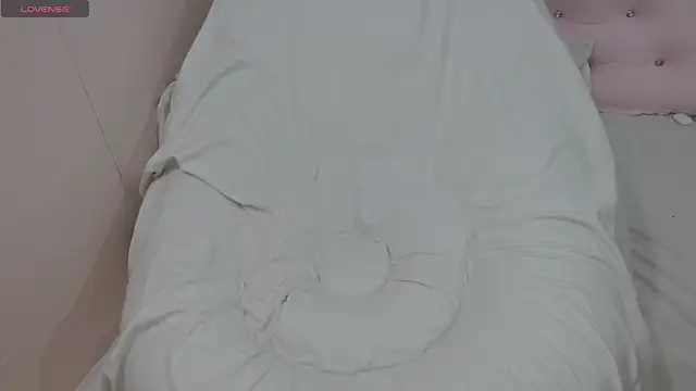 Snapshot of Alina_MissAsian chatting on 10/28/25, 01:47 Alina MissAsian online show from 10/28/25, 01:47