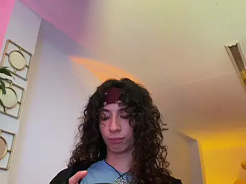 Snapshot of camille_delrey chatting on 10/16/25, 02:01 camille delrey online show from 10/16/25, 02:01