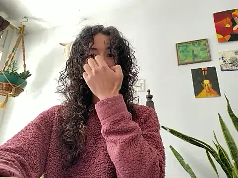 Snapshot of camille_delrey chatting on 10/29/25, 04:53 camille delrey online show from 10/29/25, 04:53