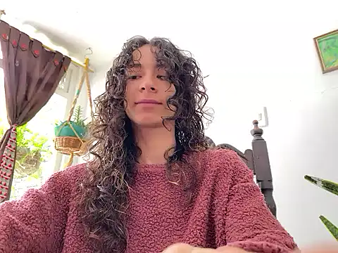 Snapshot of camille_delrey chatting on 11/05/25, 04:51 camille delrey online show from 11/05/25, 04:51