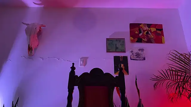 Snapshot of camille_delrey chatting on 11/21/25, 12:43 camille delrey online show from 11/21/25, 12:43