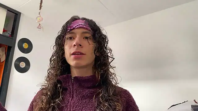 Snapshot of camille_delrey chatting on 11/26/25, 05:47 camille delrey online show from 11/26/25, 05:47