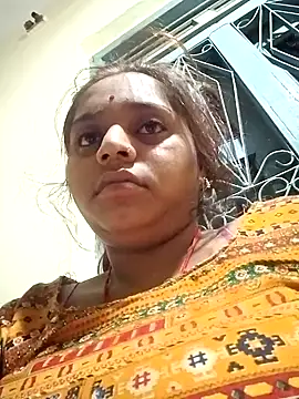 Hot crety online show from 10/10/25, 12:20