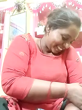 Snapshot of Hot_crety chatting on 05/19/26, 04:02 Hot crety online show from 05/19/26, 04:02
