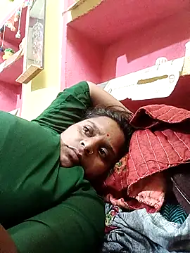 Snapshot of Hot_crety chatting on 06/04/26, 03:29 Hot crety online show from 06/04/26, 03:29