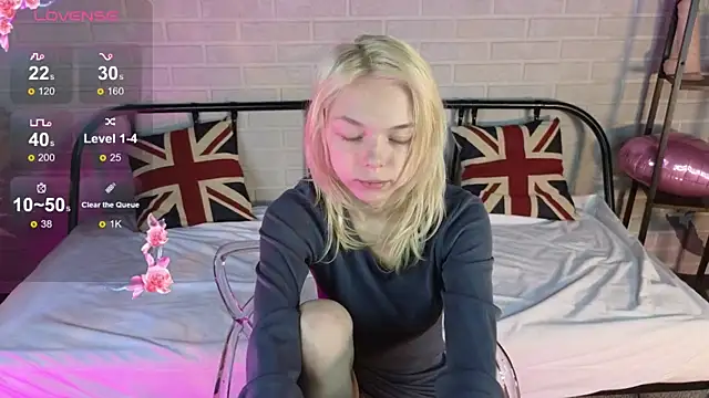 MillaHolt online show from 10/14/25, 08:37