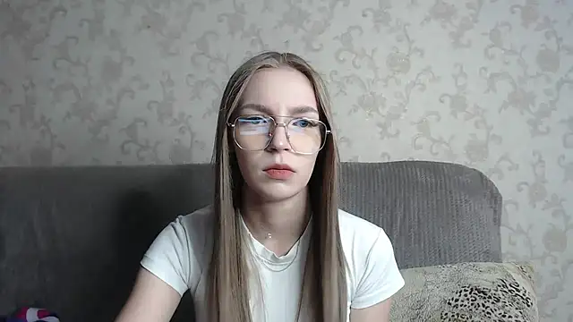 HitGyrl online show from 03/28/26, 08:03