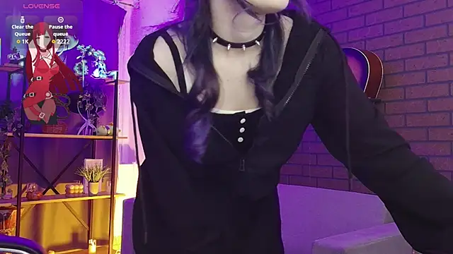 LiliLuna online show from 12/21/25, 12:56