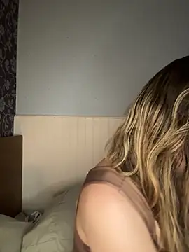 Snapshot of BritgetPsychol chatting on 09/19/25, 01:40 BritgetPsychol online show from 09/19/25, 01:40