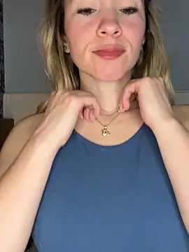 Snapshot of BritgetPsychol chatting on 11/18/25, 03:45 BritgetPsychol online show from 11/18/25, 03:45