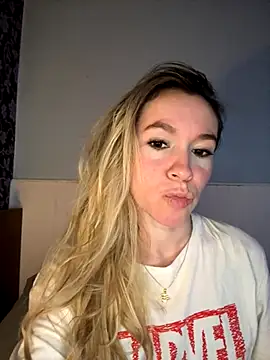 Snapshot of BritgetPsychol chatting on 11/26/25, 03:07 BritgetPsychol online show from 11/26/25, 03:07