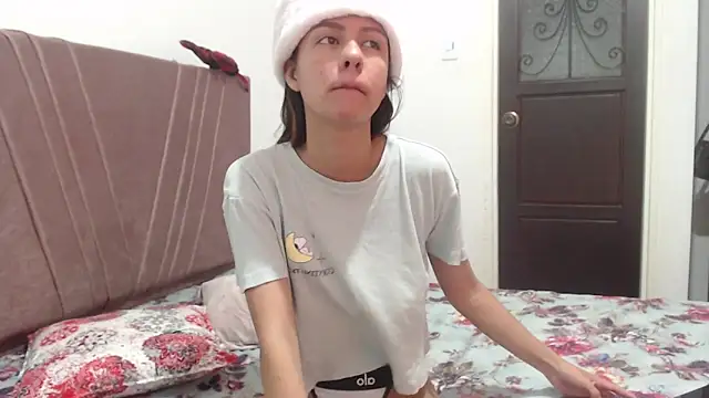 Snapshot of nathaly_jones_ chatting on 12/04/25, 12:14 nathaly jones online show from 12/04/25, 12:14